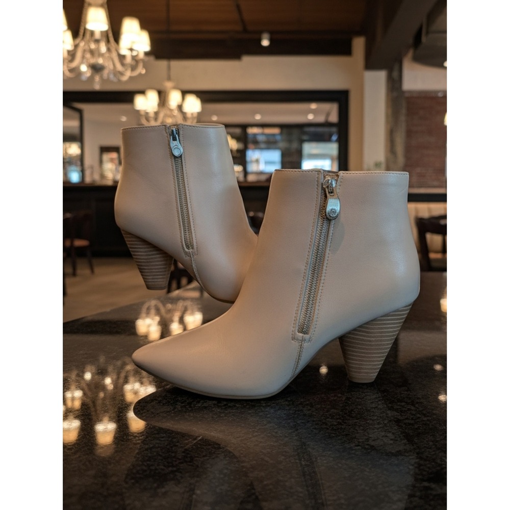 Anne Klein Akya Vin Leather Ankle Boots Women's 8M Taupe Pointed Toe Heels